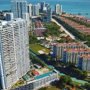 Apartment The Landmark Seaview Netflix By Blue Sky Holidays, Georgetown